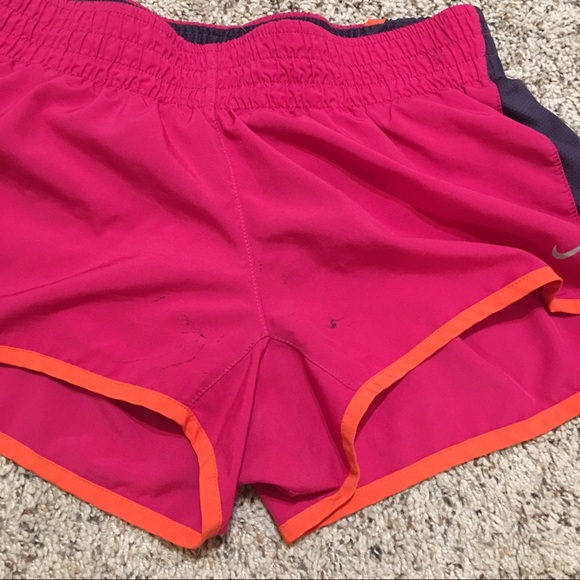 🧡Nike women’s running shorts 🏃🏽♀️ - Picture 3 of 3